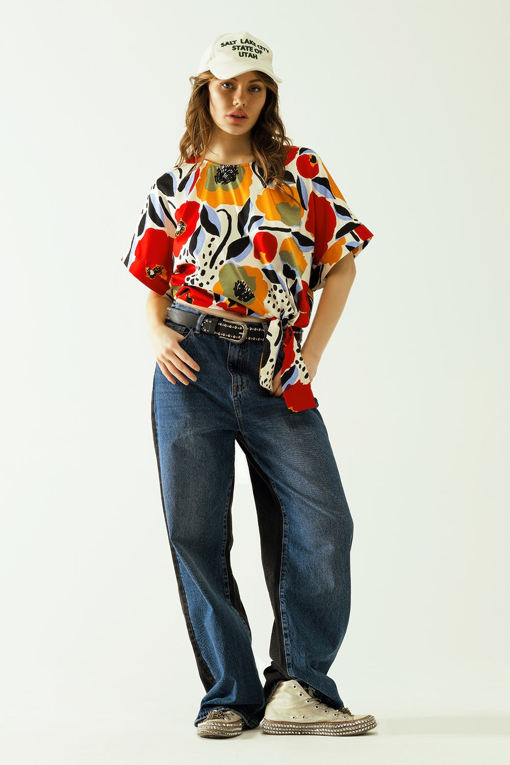 Blusa branca de Relaxed com desenhos de papoilas e manga curta