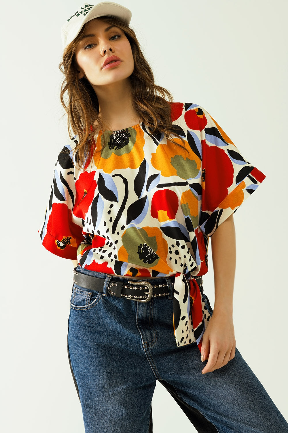 Blusa branca de Relaxed com desenhos de papoilas e manga curta