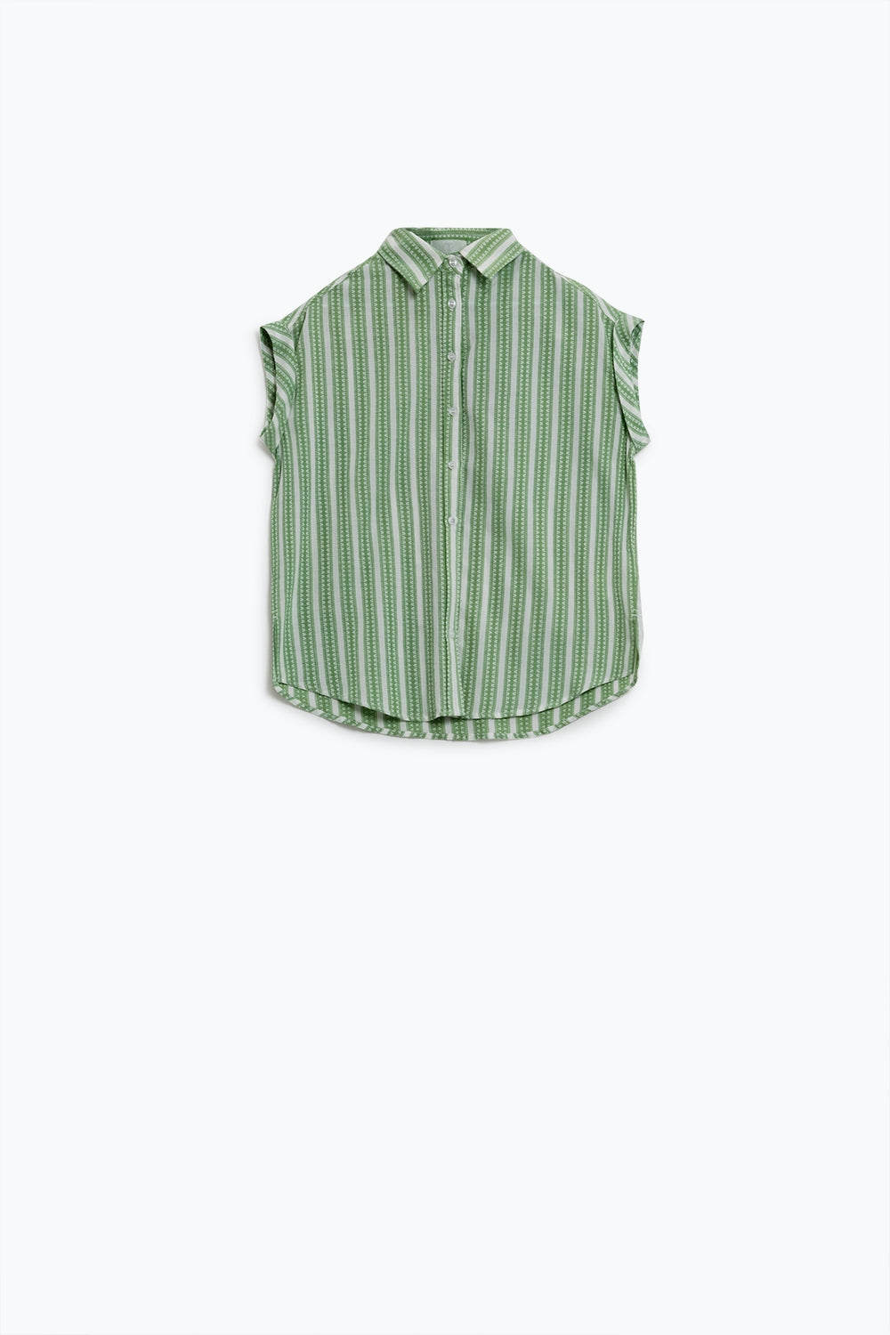 Blusa verde com riscas verticais e mangas curtas