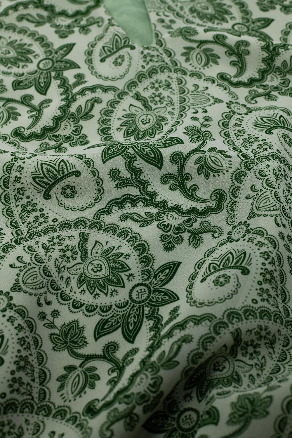 Blusa de chiffon verde com estampado floral e manga comprida em balão