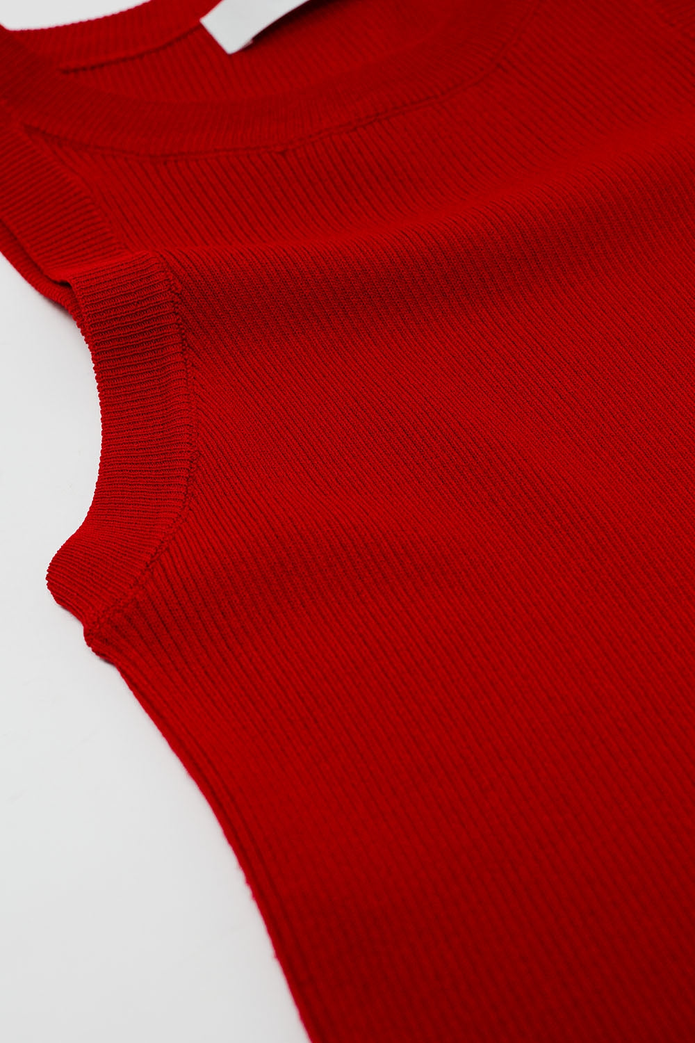 Top de malha sem mangas em vermelho