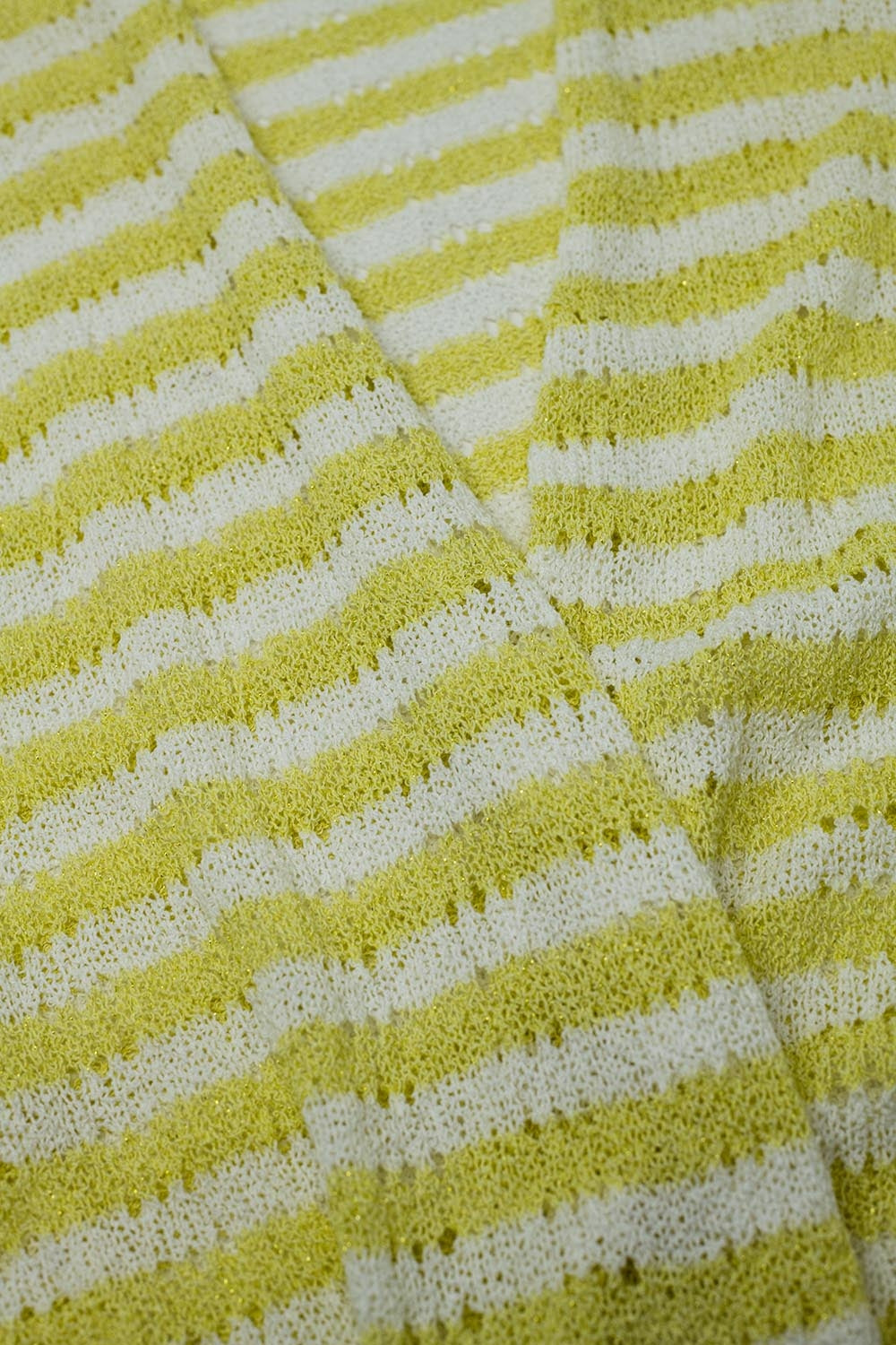 Casaco de malha amarelo estilo Boho com riscas de malha Pointelle e pormenores de franjas