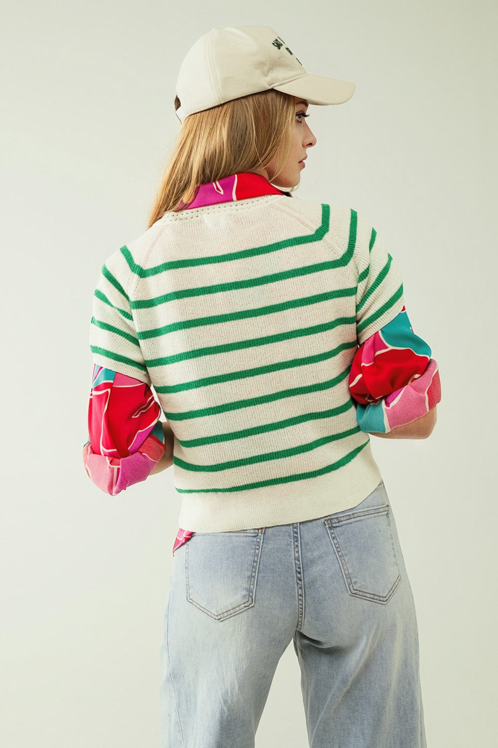 Camisola de manga curta em malha branca com riscas verdes