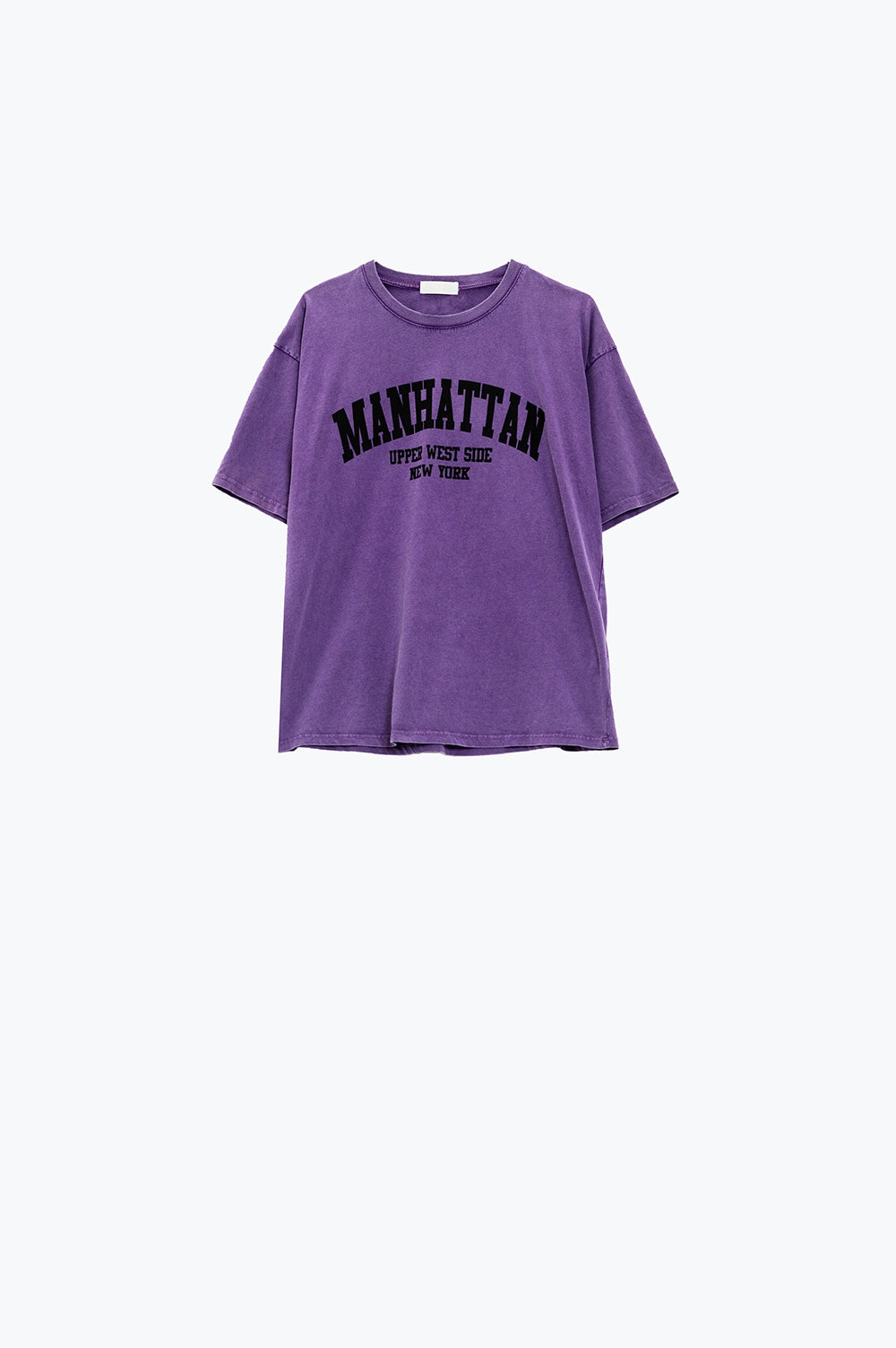 T-shirt roxo com texto de manhattan