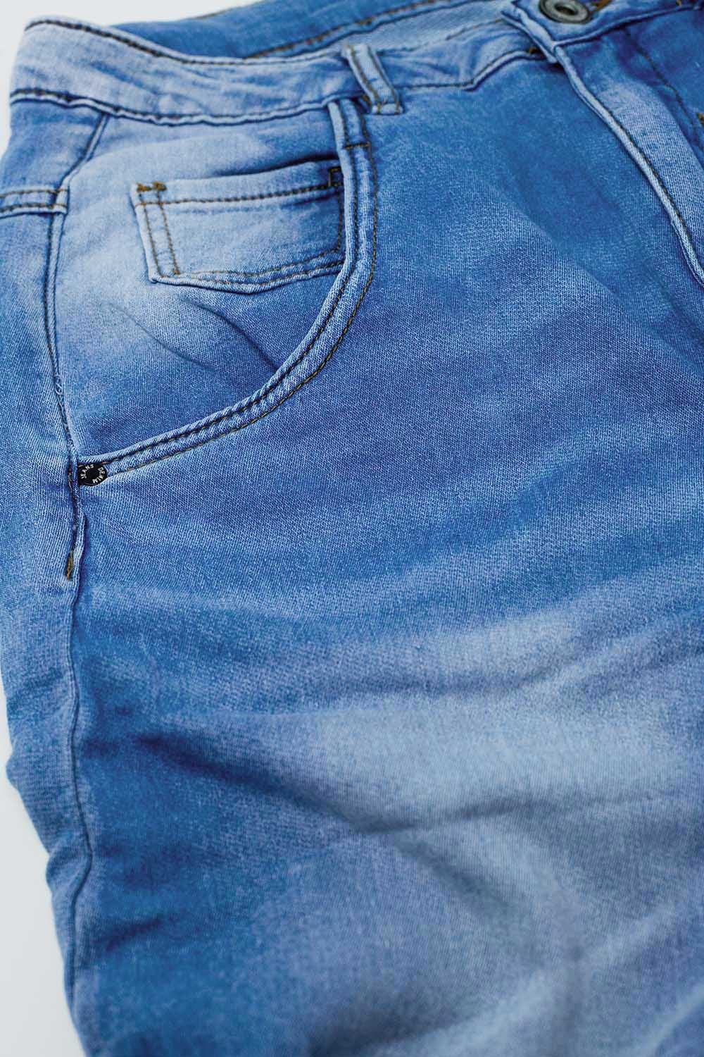 Calças de ganga Boyfriend básicas com pormenores de pesponto