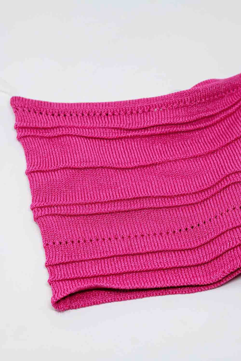 Top bodycon de malha sem alças em fúcsia