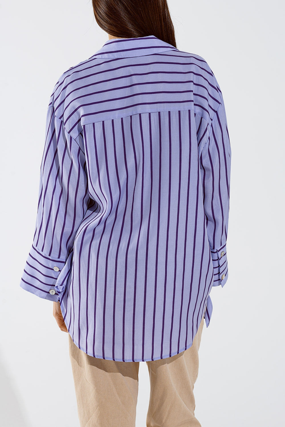Camisa Lavanda com riscas roxas e bolsos no peito