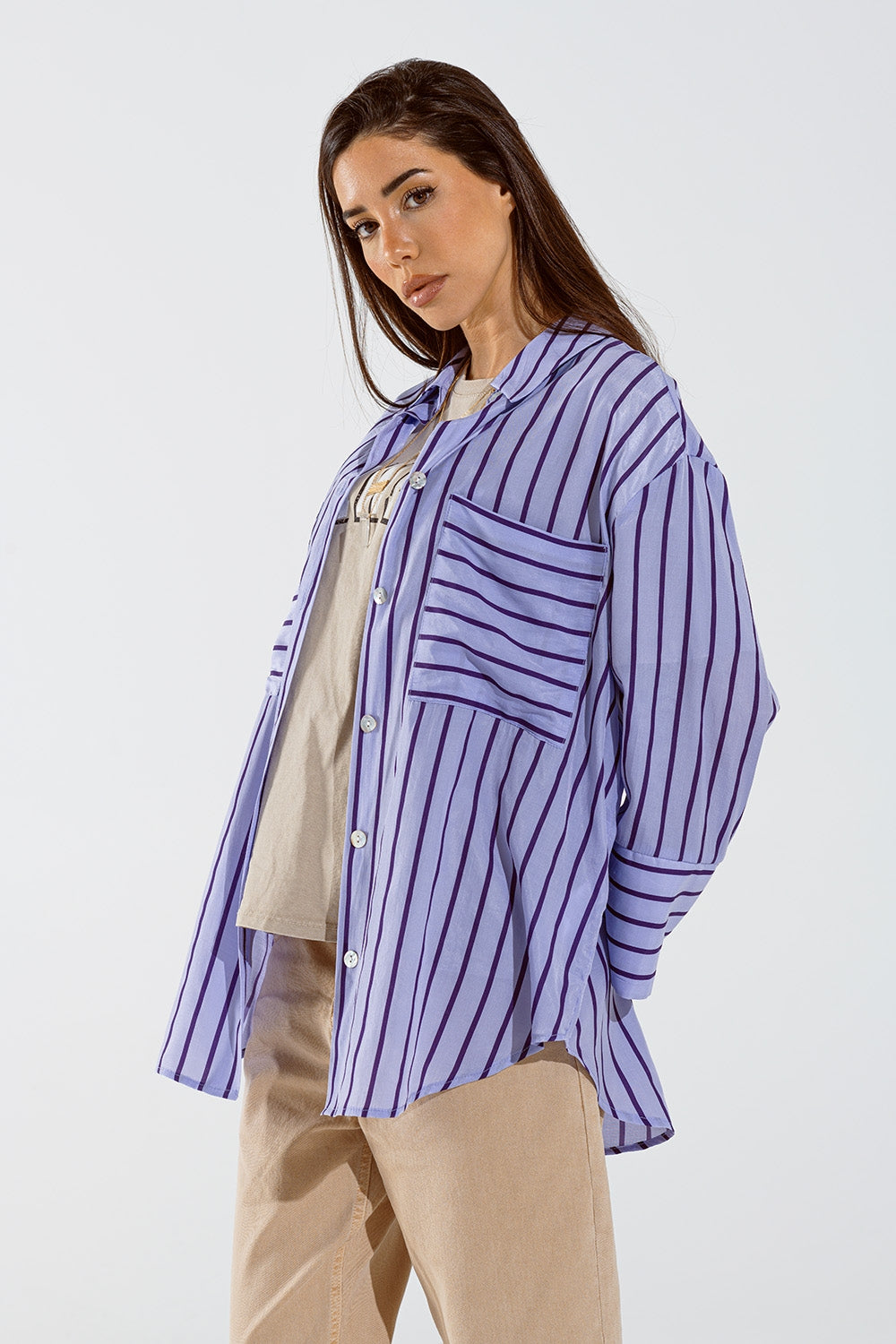 Camisa Lavanda com riscas roxas e bolsos no peito