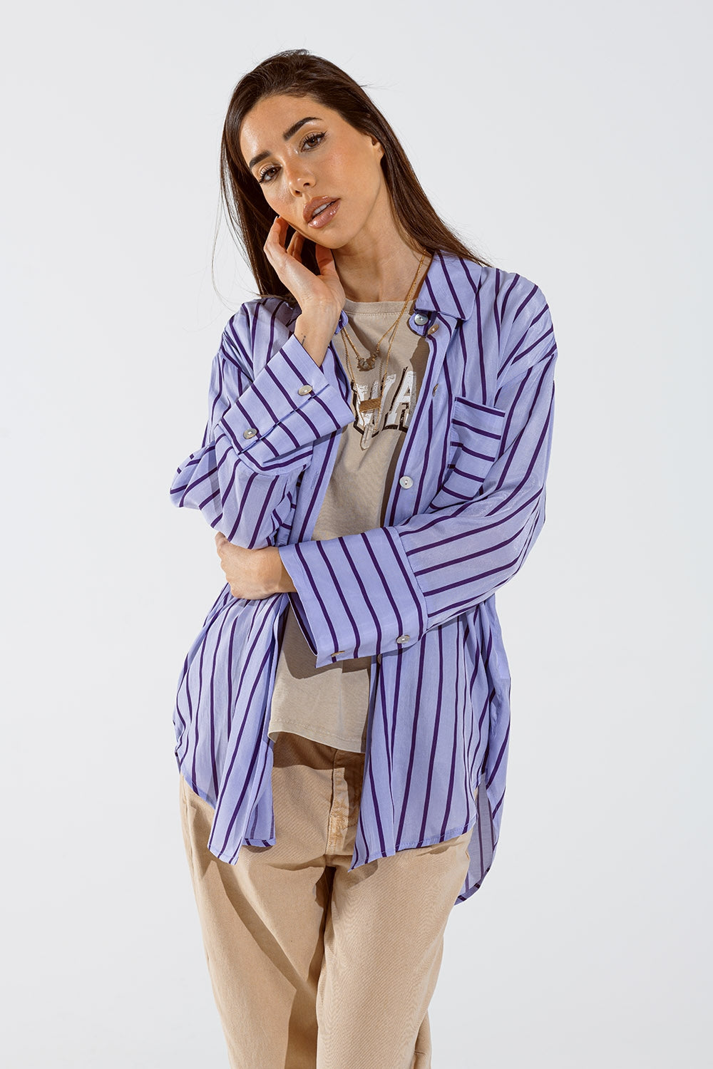 Camisa Lavanda com riscas roxas e bolsos no peito