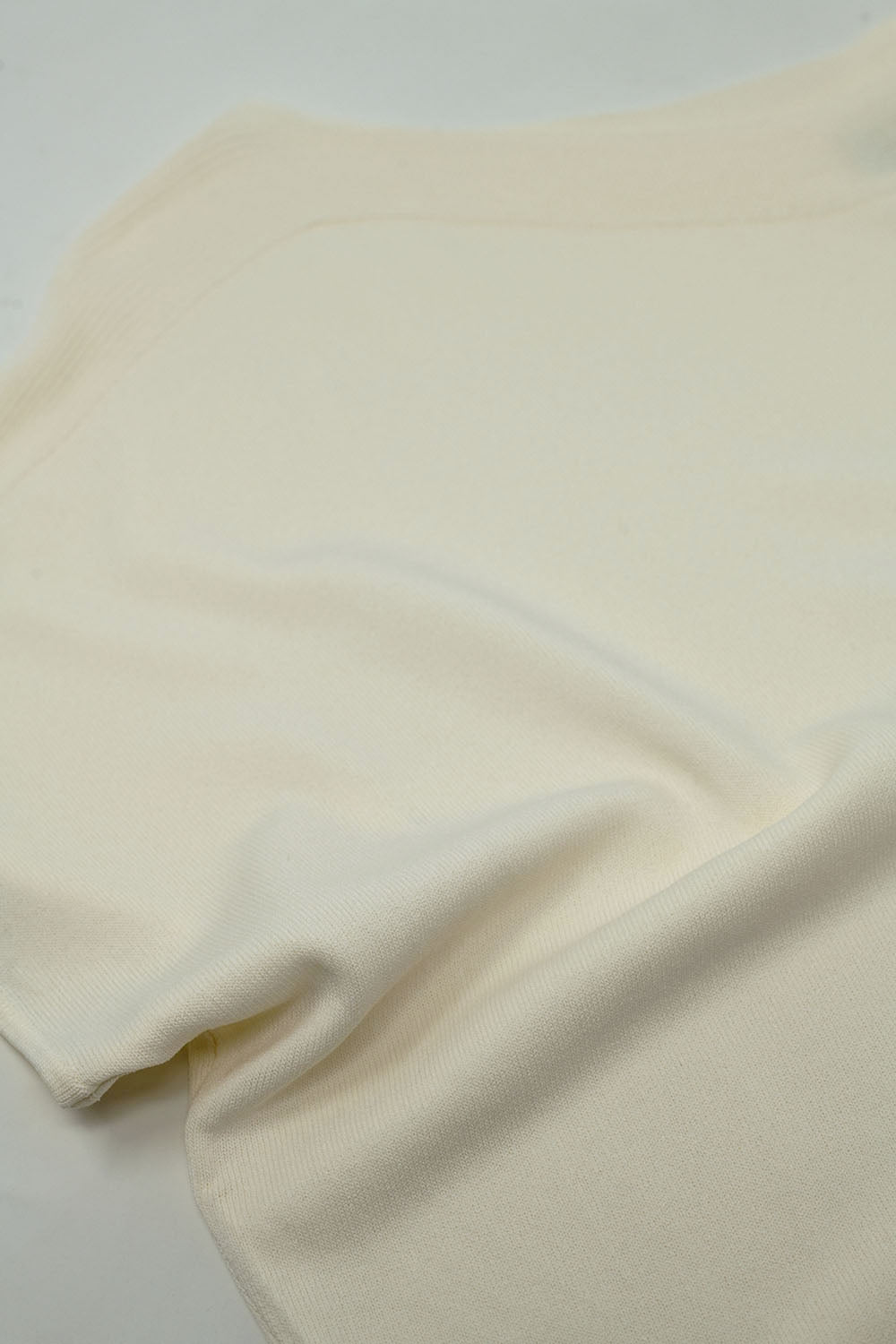 Camisola descontraída sem ombros em creme