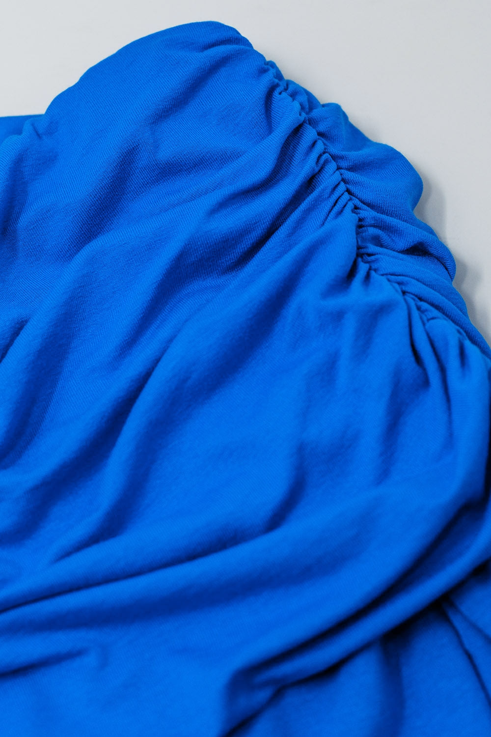 Top sem ombros em azul