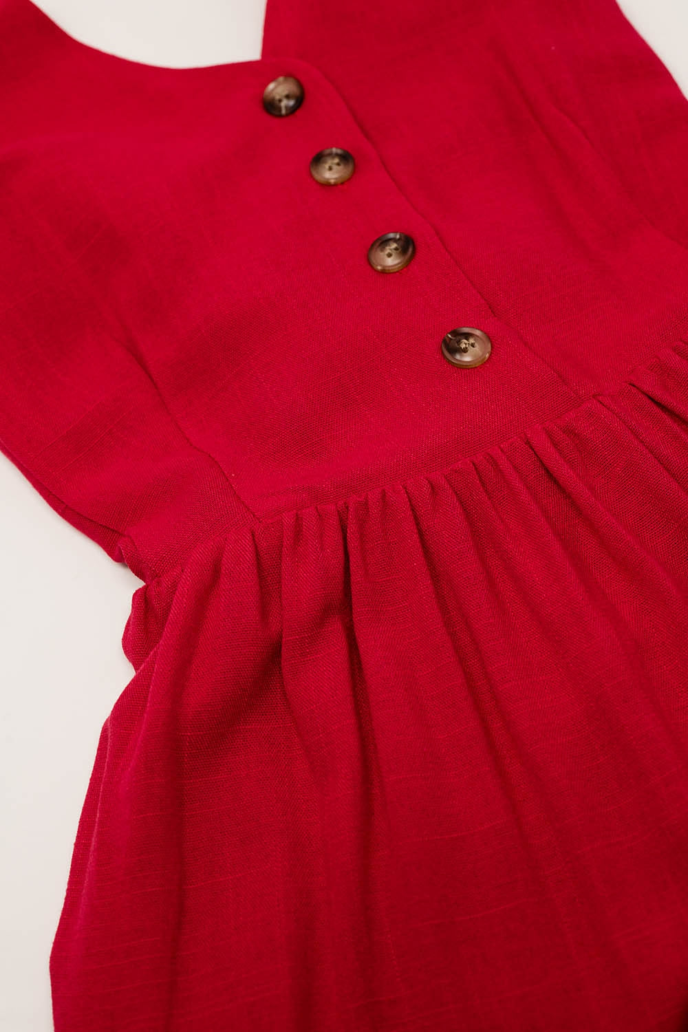 Vestido vermelho com pormenor de botões