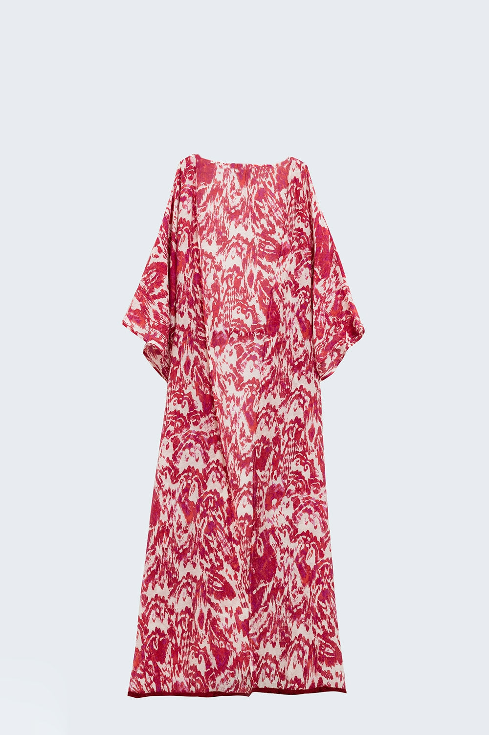 Quimono comprido vermelho com fecho de cordão em estampado tribal