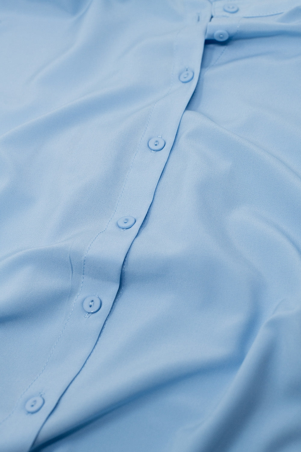 Blusa de gola Mao sem mangas com botões azul