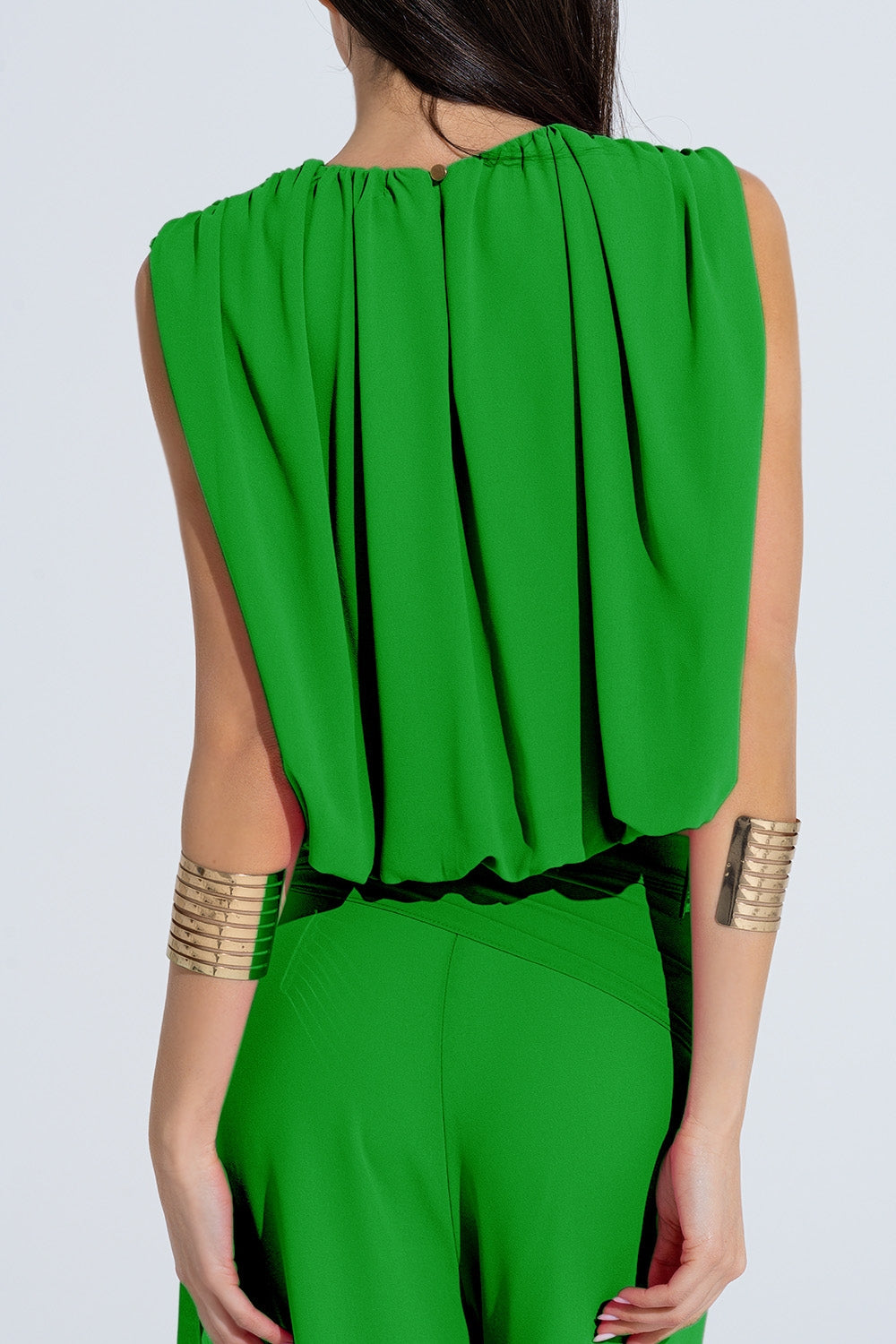 Top de musselina verde com design de pregas