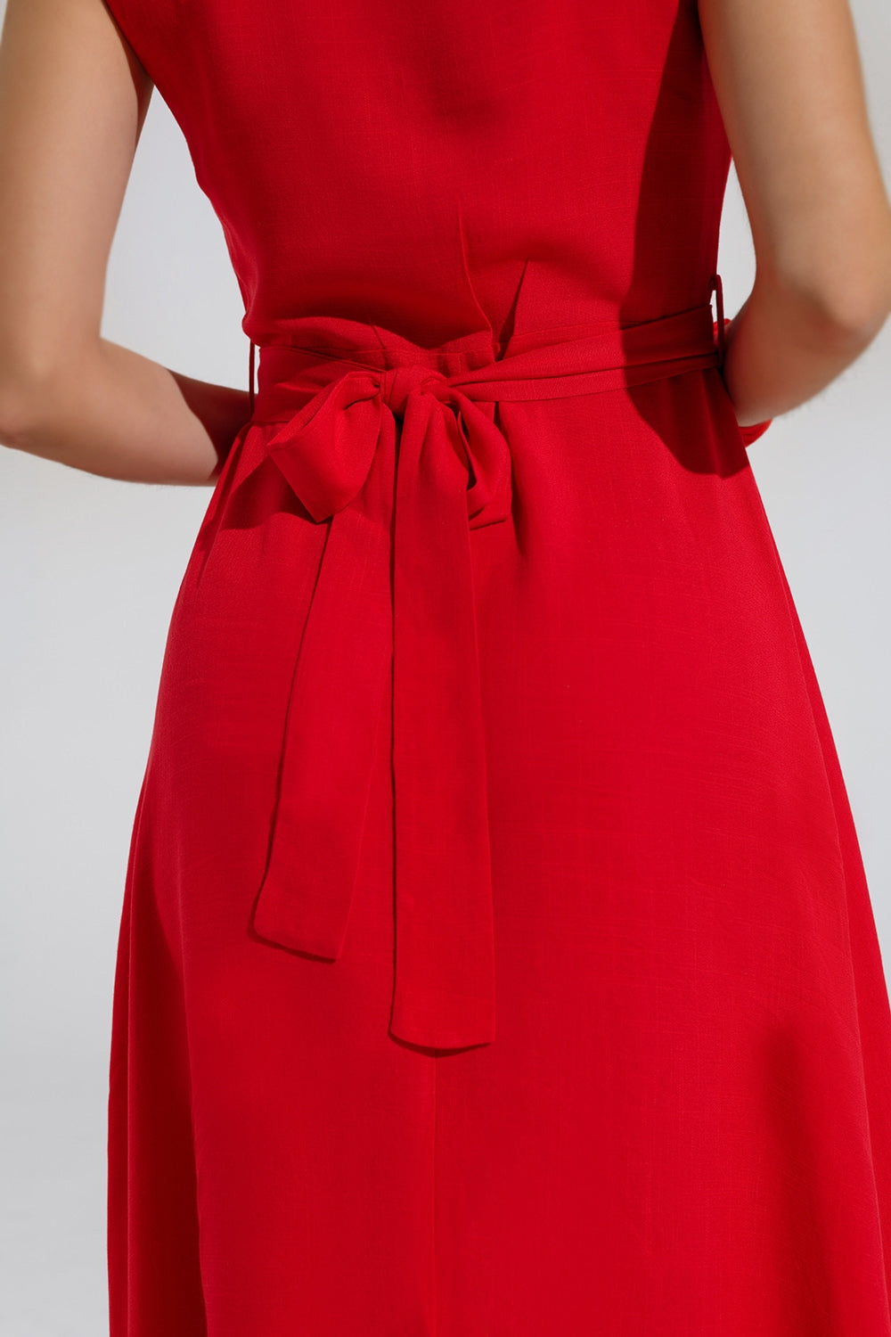 vestido comprido vermelho com folho e pormenor de botões
