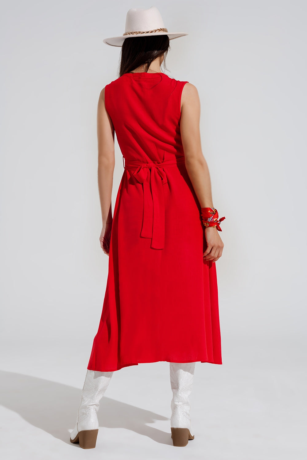 vestido comprido vermelho com folho e pormenor de botões