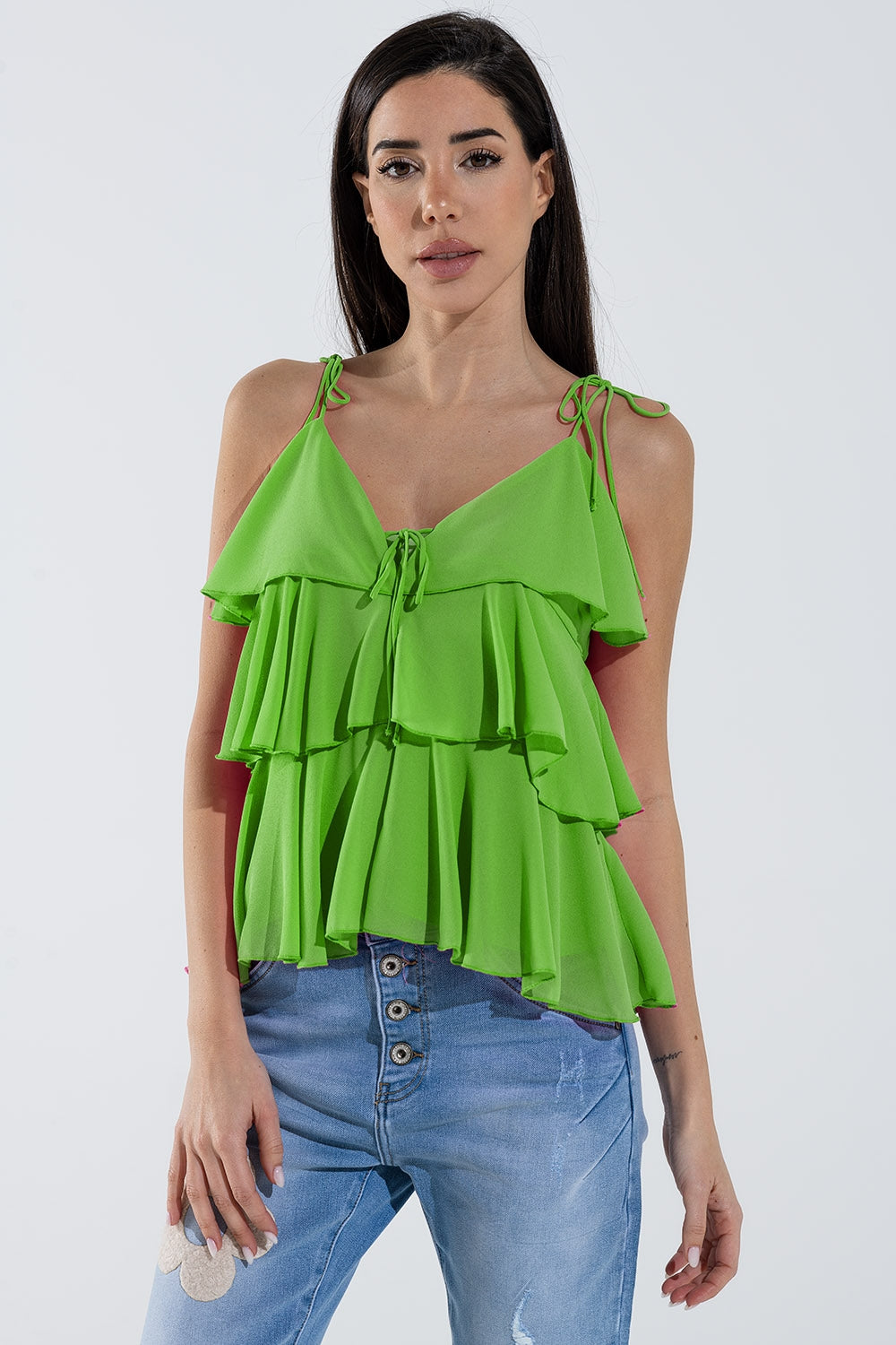 Top com folhos e alças finas em verde