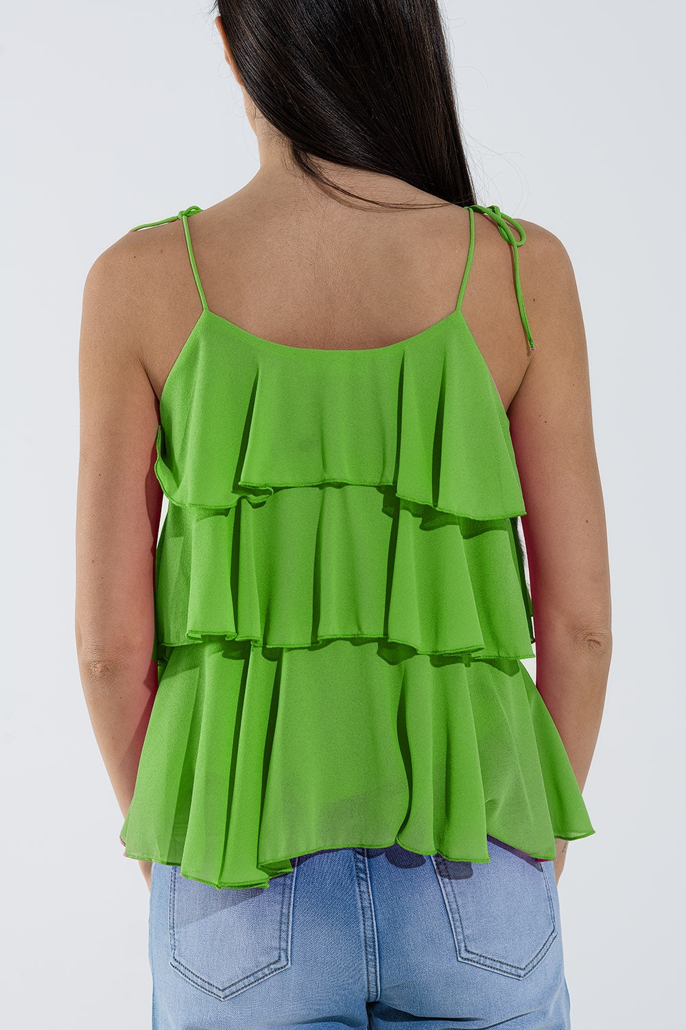 Top com folhos e alças finas em verde