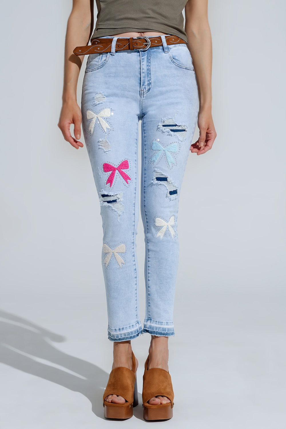 Calças de ganga super skinny azuis claras com laços e buracos rasgados