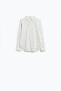 Blusa branca de manga comprida estilo croché