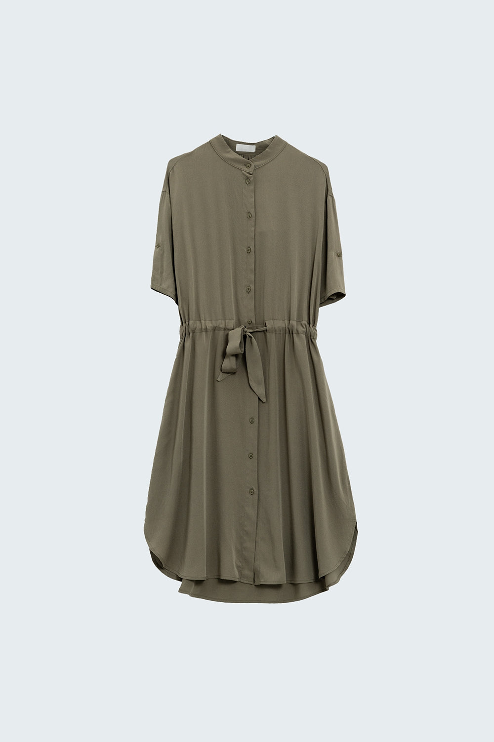 Vestido fluido com botões cinto e bolsos laterais