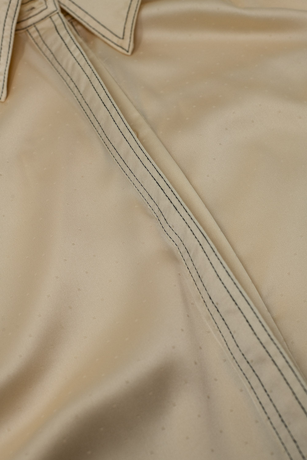 Blusa sem mangas com gola polo em bege