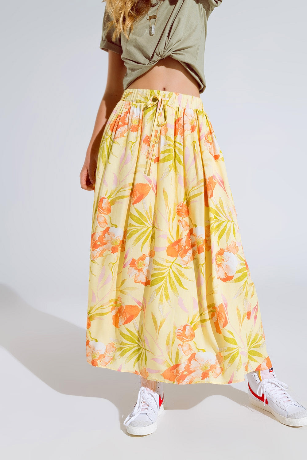 saia maxi amarela com estampado tropical