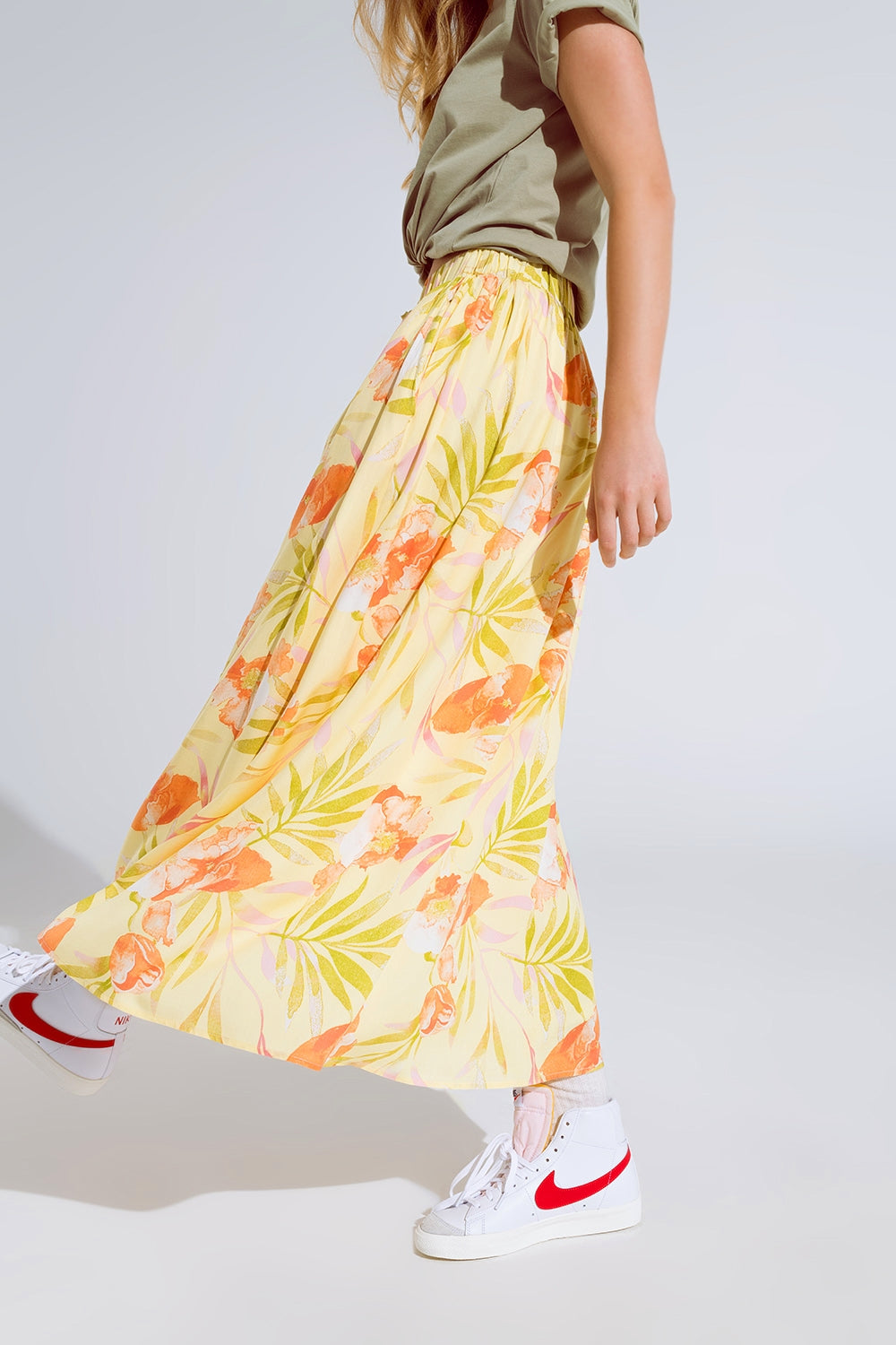 saia maxi amarela com estampado tropical