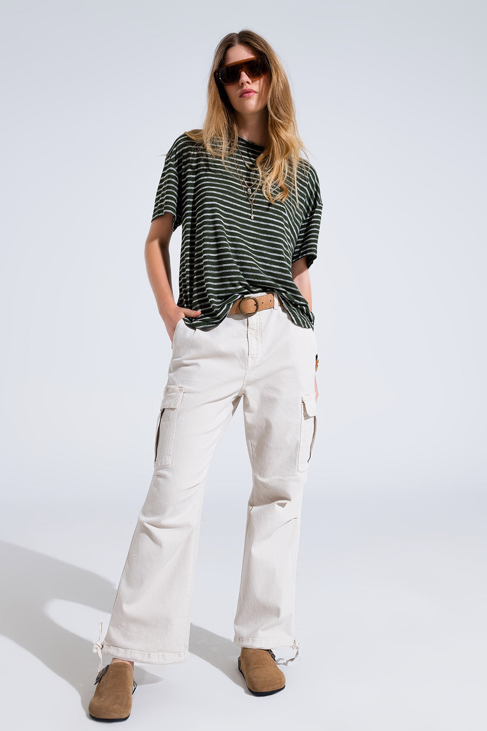 T-shirt às riscas de tamanho Relaxed com gola redonda em caqui