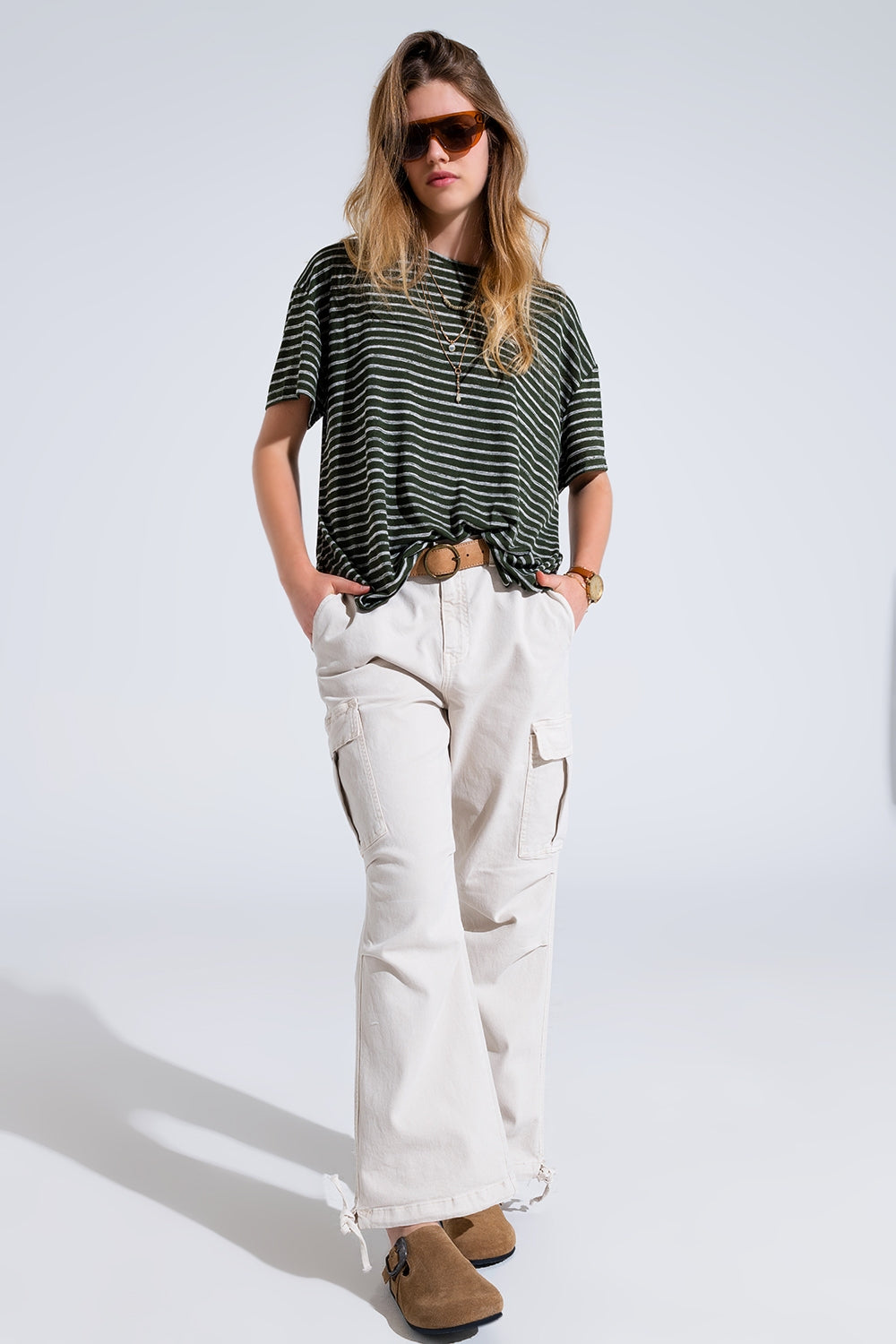 T-shirt às riscas de tamanho Relaxed com gola redonda em caqui
