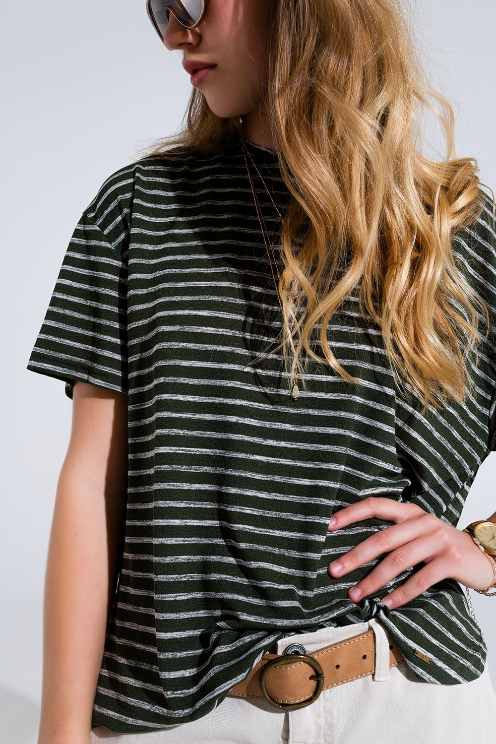 T-shirt às riscas de tamanho Relaxed com gola redonda em caqui