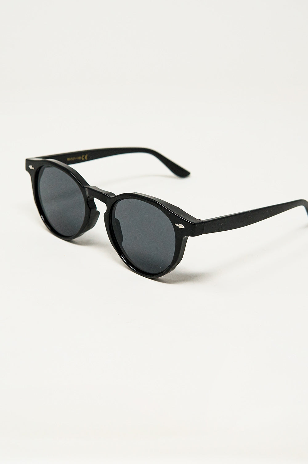 Retro Round Sunglasses With Smoke Black Lens em preto