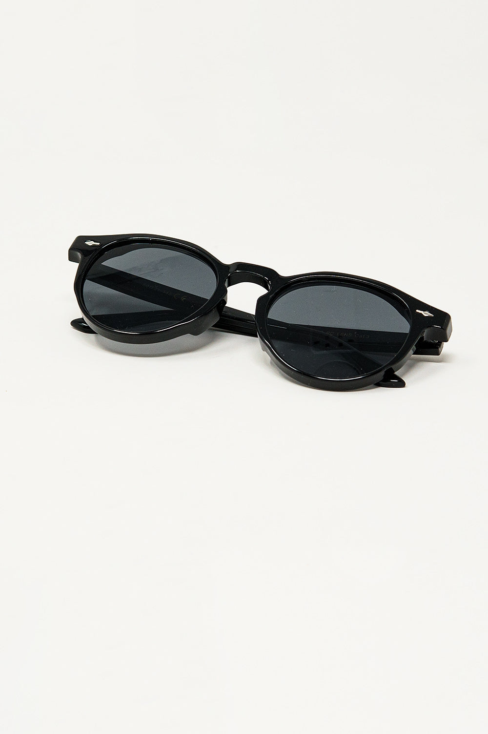 Retro Round Sunglasses With Smoke Black Lens em preto