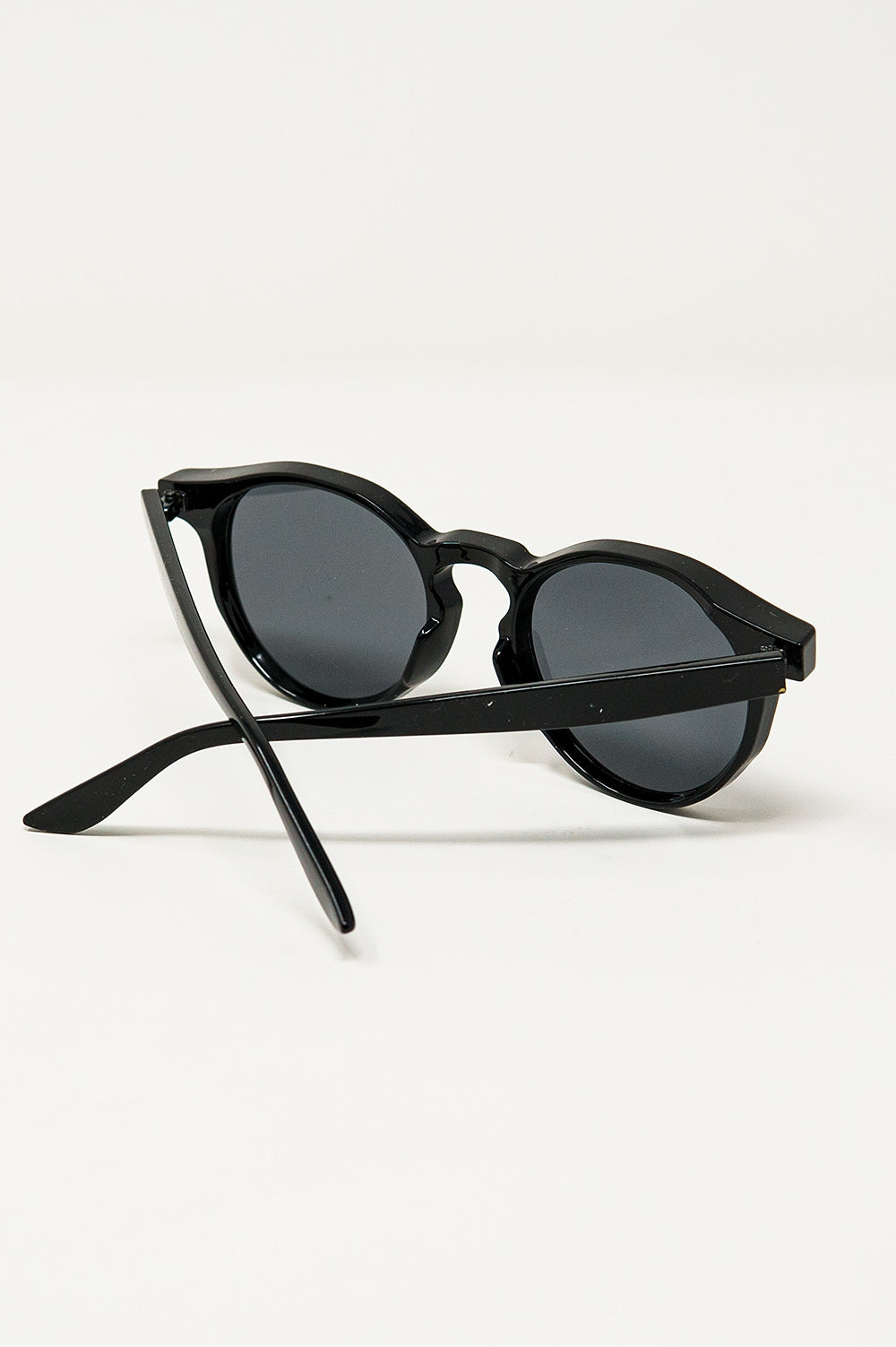 Retro Round Sunglasses With Smoke Black Lens em preto