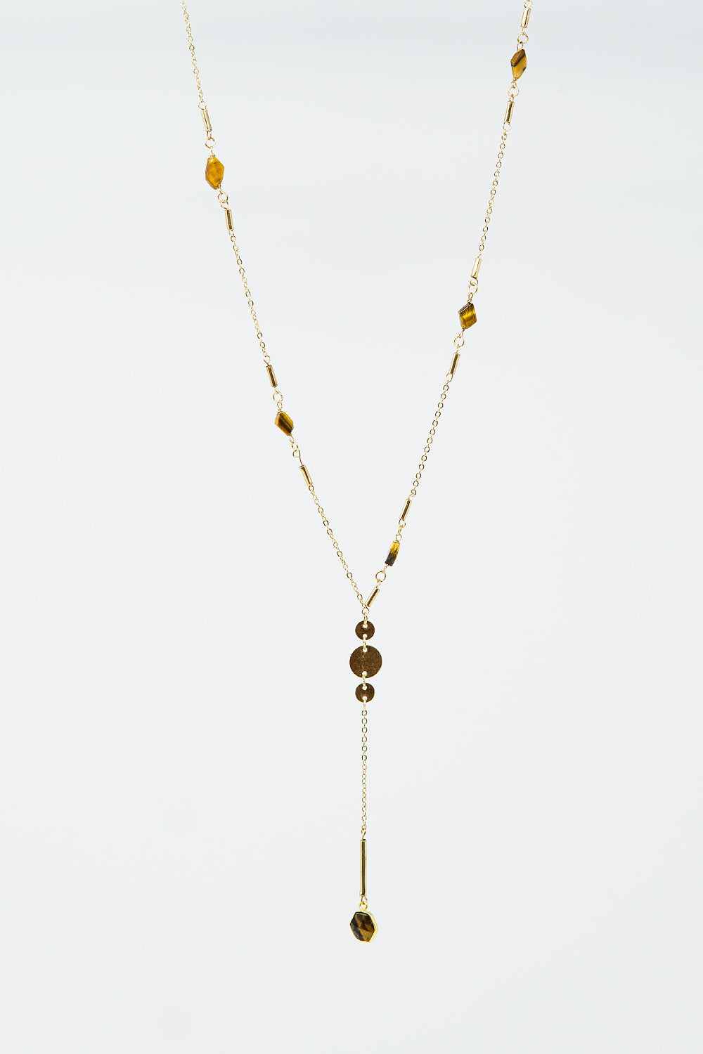Colar dourado com pormenor de pedra e pendente