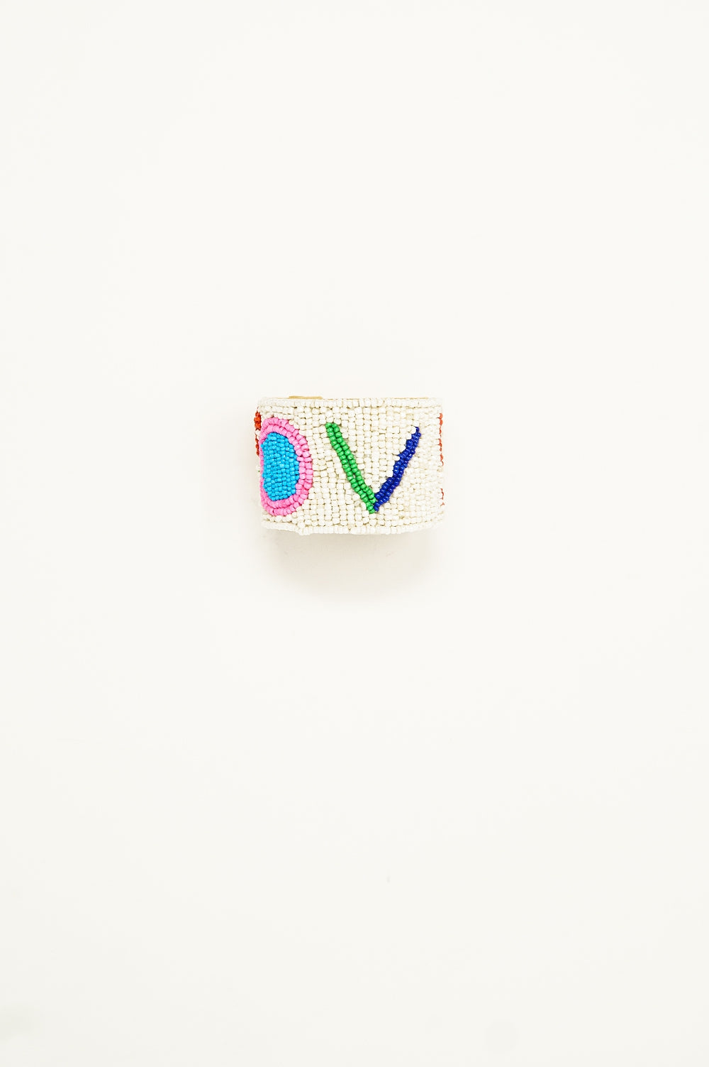 Pulseira de contas abertas em branco com LOVE