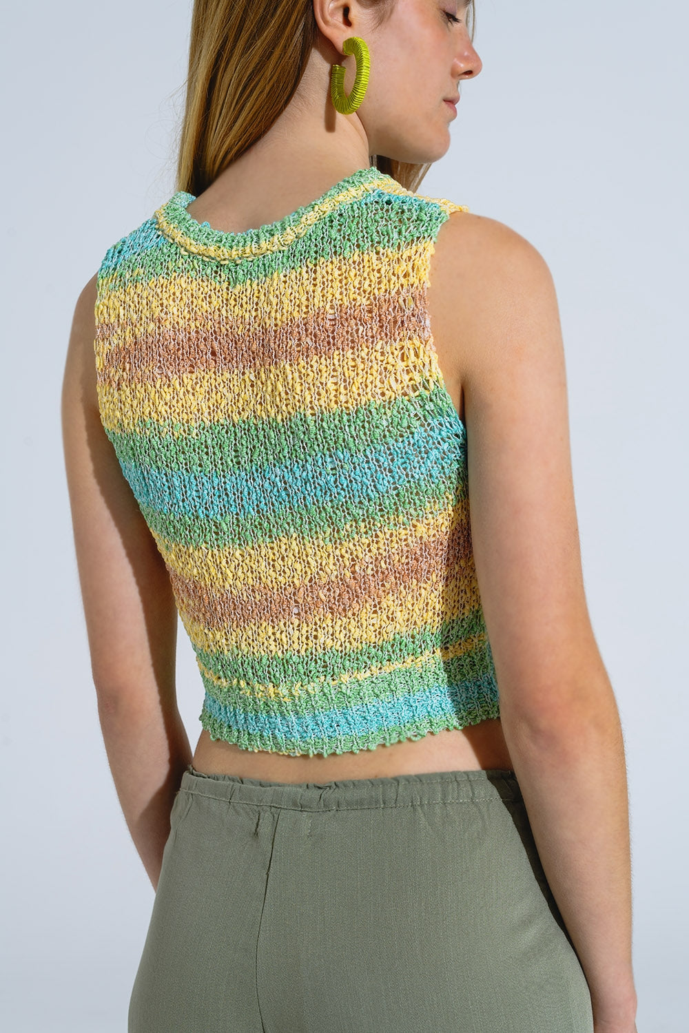 Camisola de malha multicolor sem mangas com riscas e decote em gola redonda
