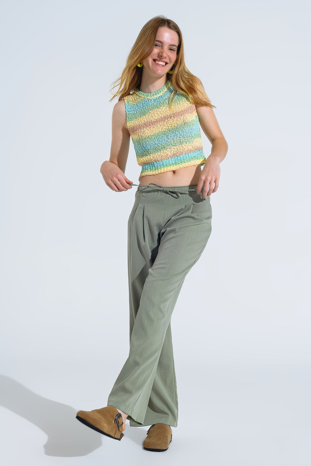 Camisola de malha multicolor sem mangas com riscas e decote em gola redonda