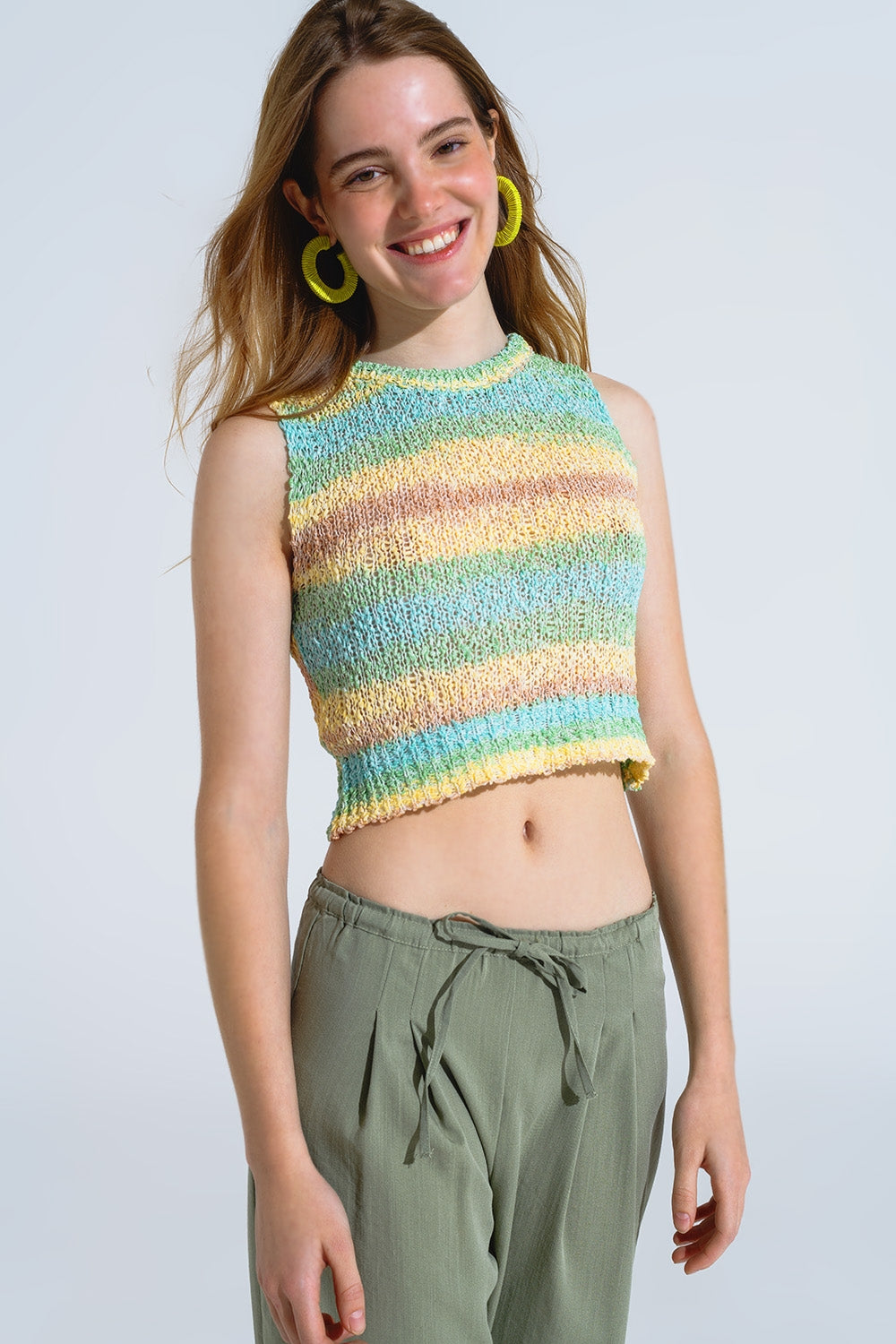 Camisola de malha multicolor sem mangas com riscas e decote em gola redonda