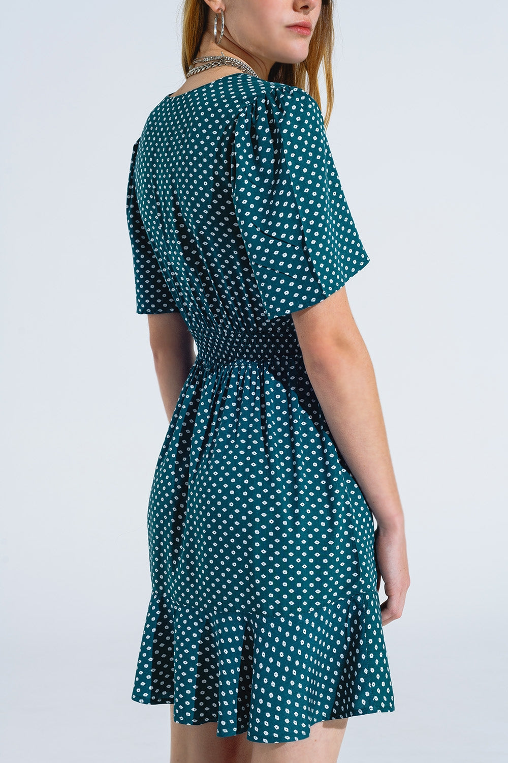 Minivestido verde com cintura subida e estampado floral