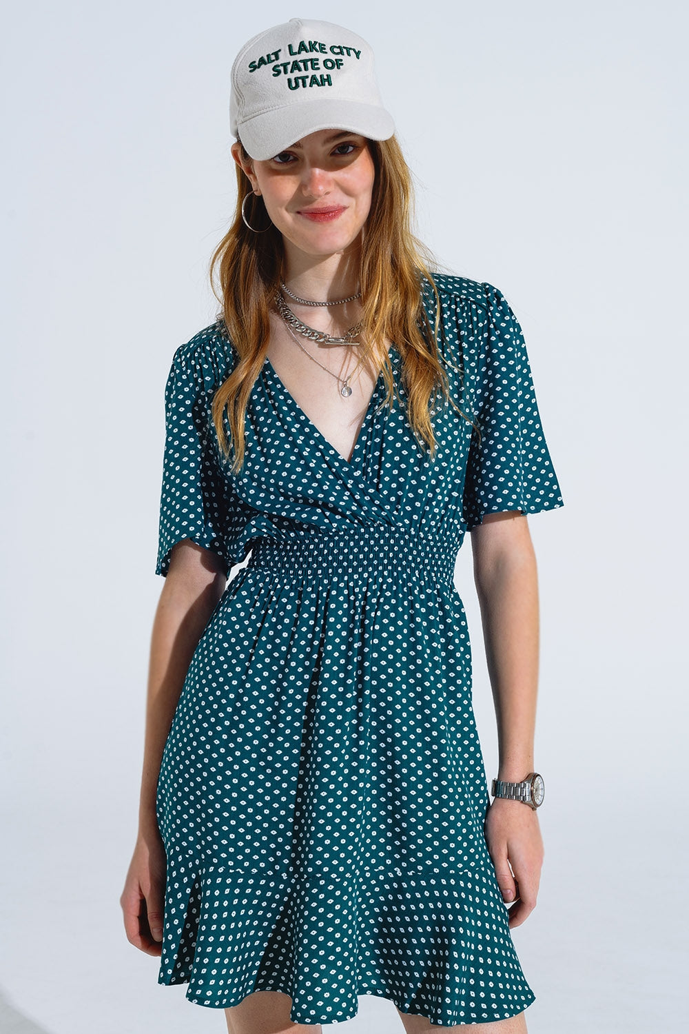 Minivestido verde com cintura subida e estampado floral