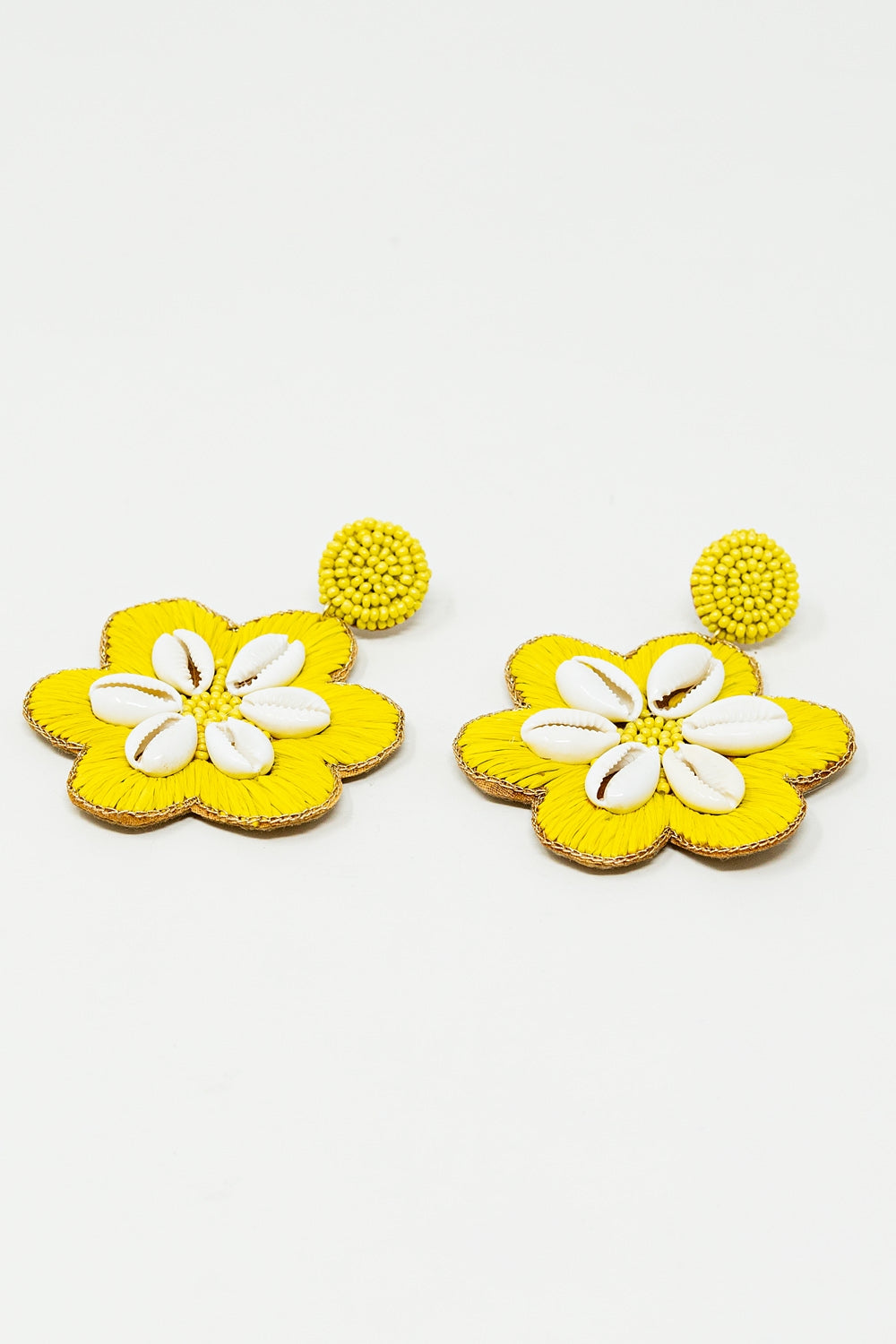 Brincos Maxi bordados com flores e pormenores de conchas do mar em lima
