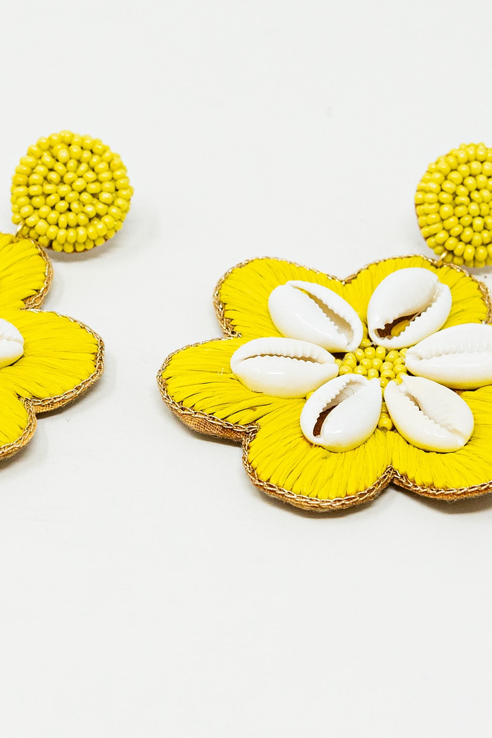 Brincos Maxi bordados com flores e pormenores de conchas do mar em lima