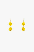 Brincos de flores em forma de gota com margaridas amarelas