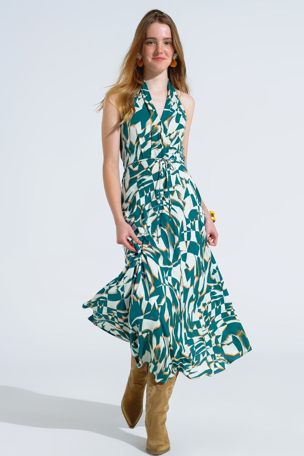 Vestido Midi Halter com cintura subida em estampado verde e branco abstrato
