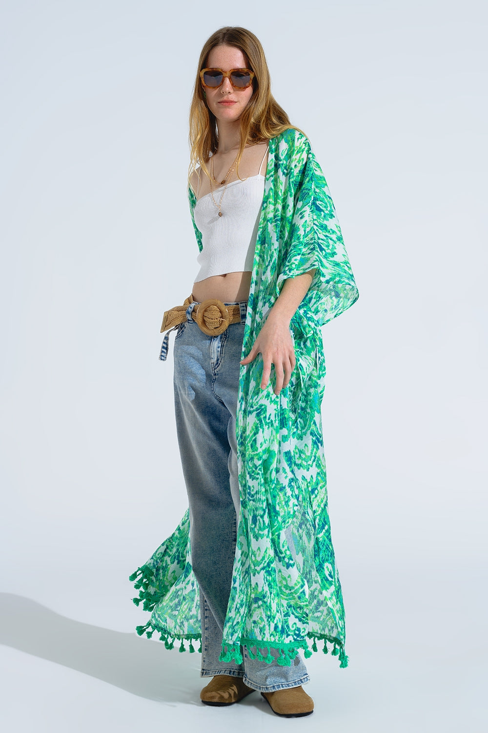 Quimono comprido verde com fecho de cordão em estampado tribal