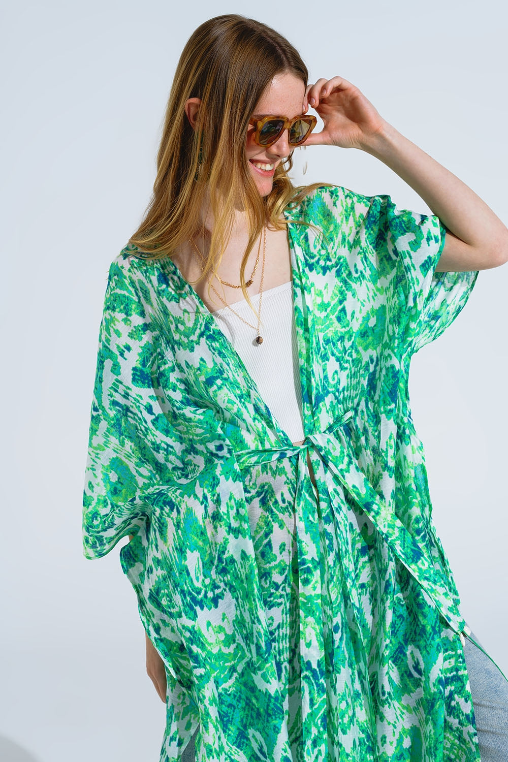 Quimono comprido verde com fecho de cordão em estampado tribal