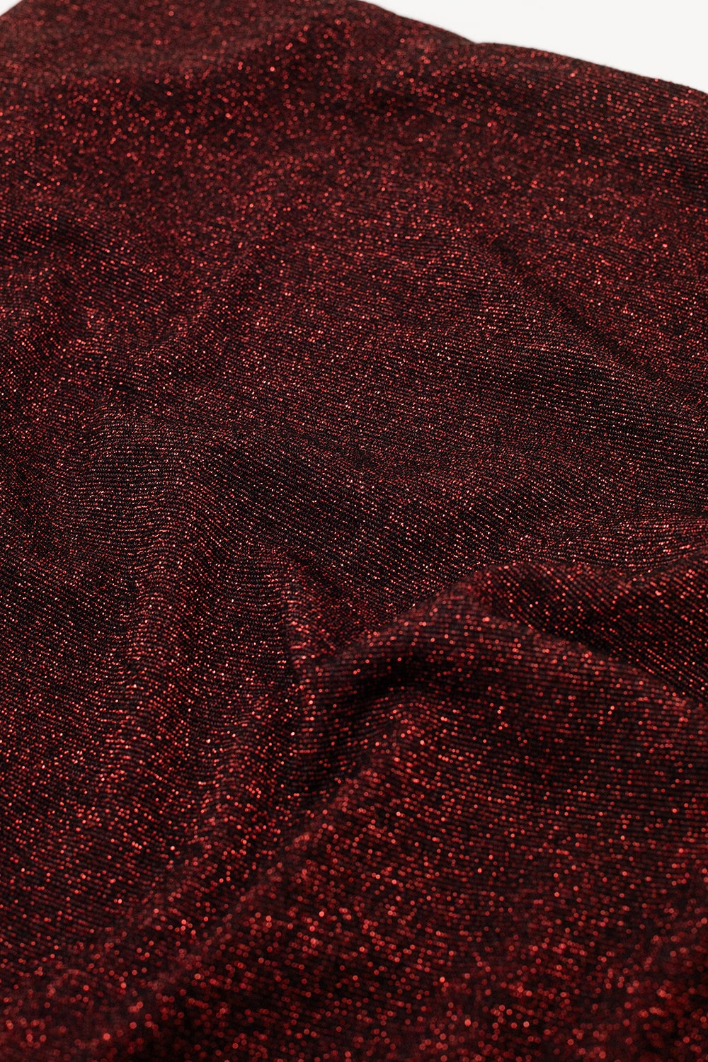 Vestido com decote drapeado em vermelho vivo