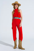 Macacão vermelho com decote halter cruzado